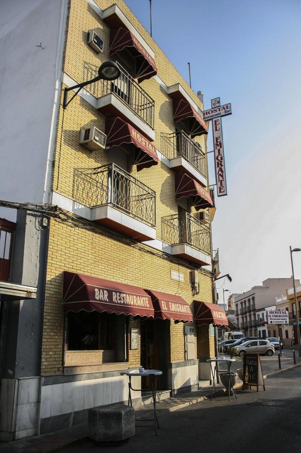 Hostal El Emigrante Dos Hermanas Luaran gambar