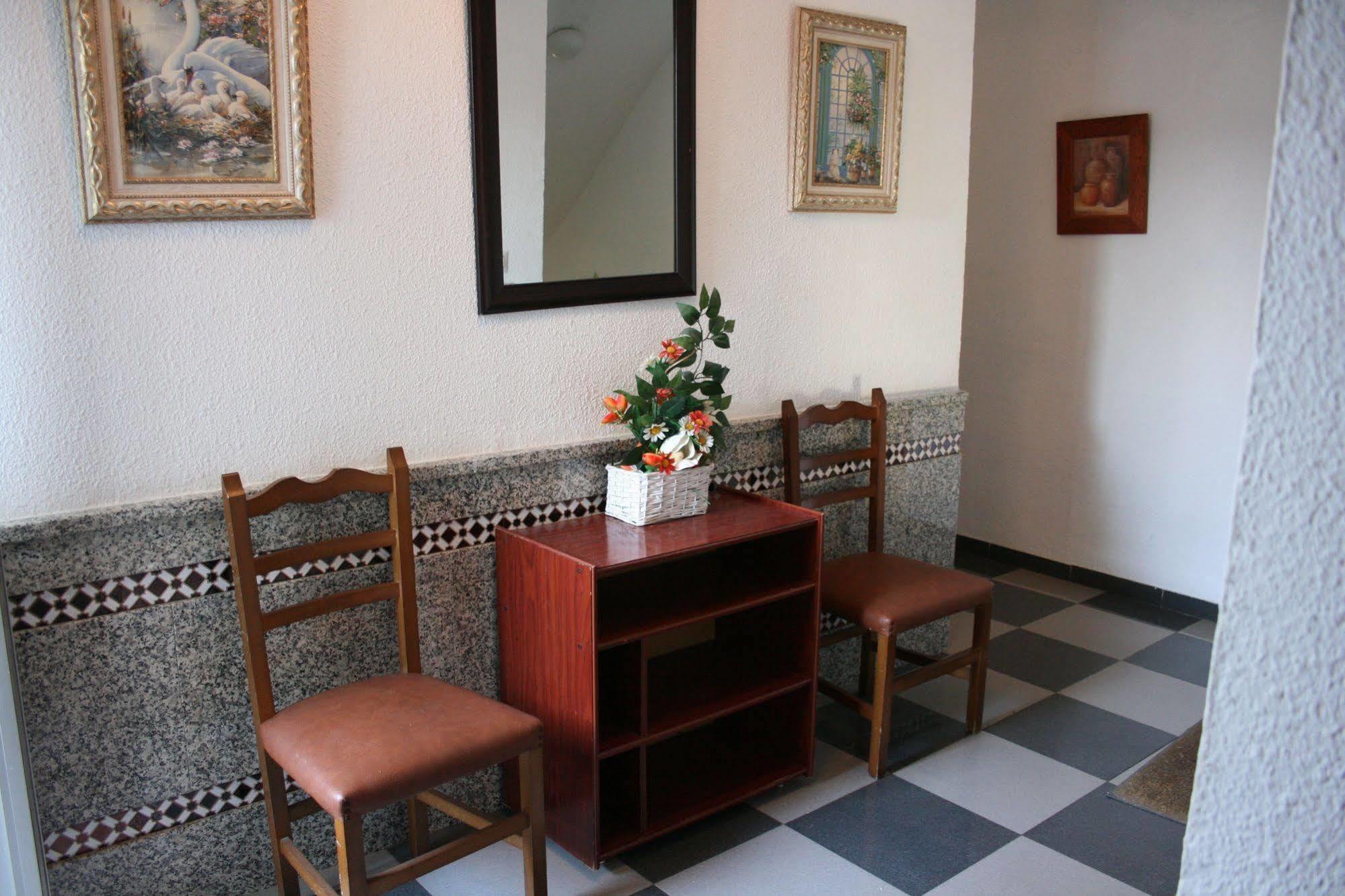 Hostal El Emigrante Dos Hermanas Luaran gambar