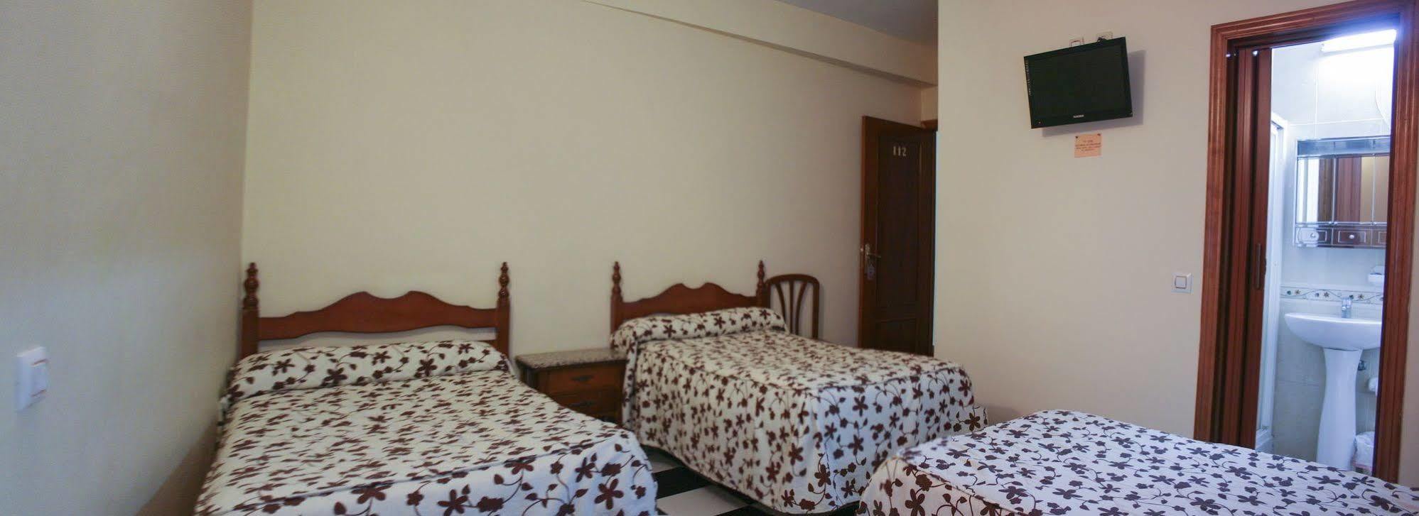Hostal El Emigrante Dos Hermanas Luaran gambar