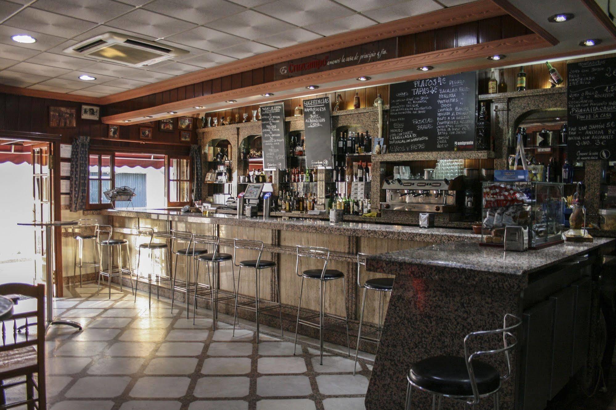 Hostal El Emigrante Dos Hermanas Luaran gambar