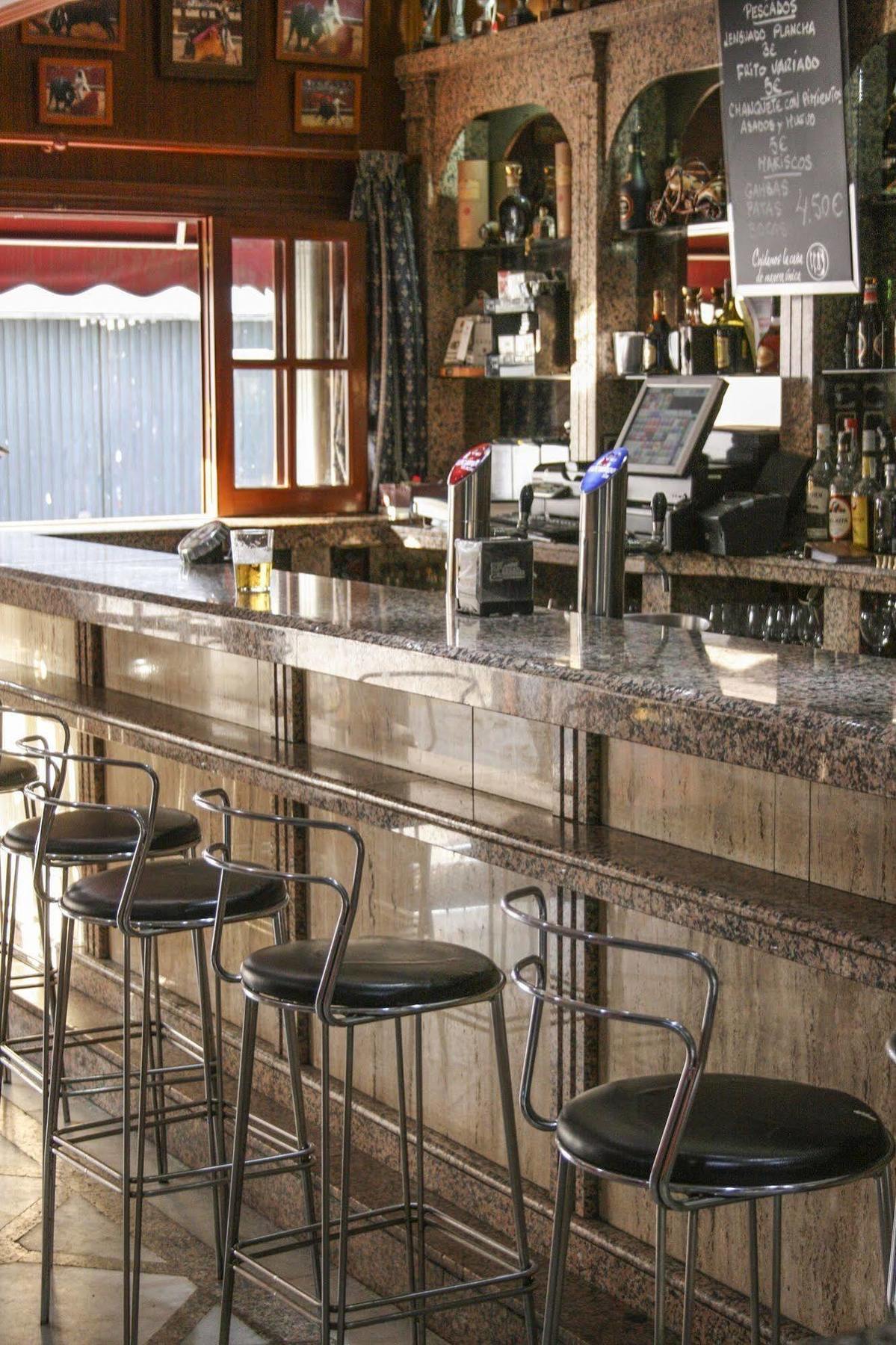Hostal El Emigrante Dos Hermanas Luaran gambar