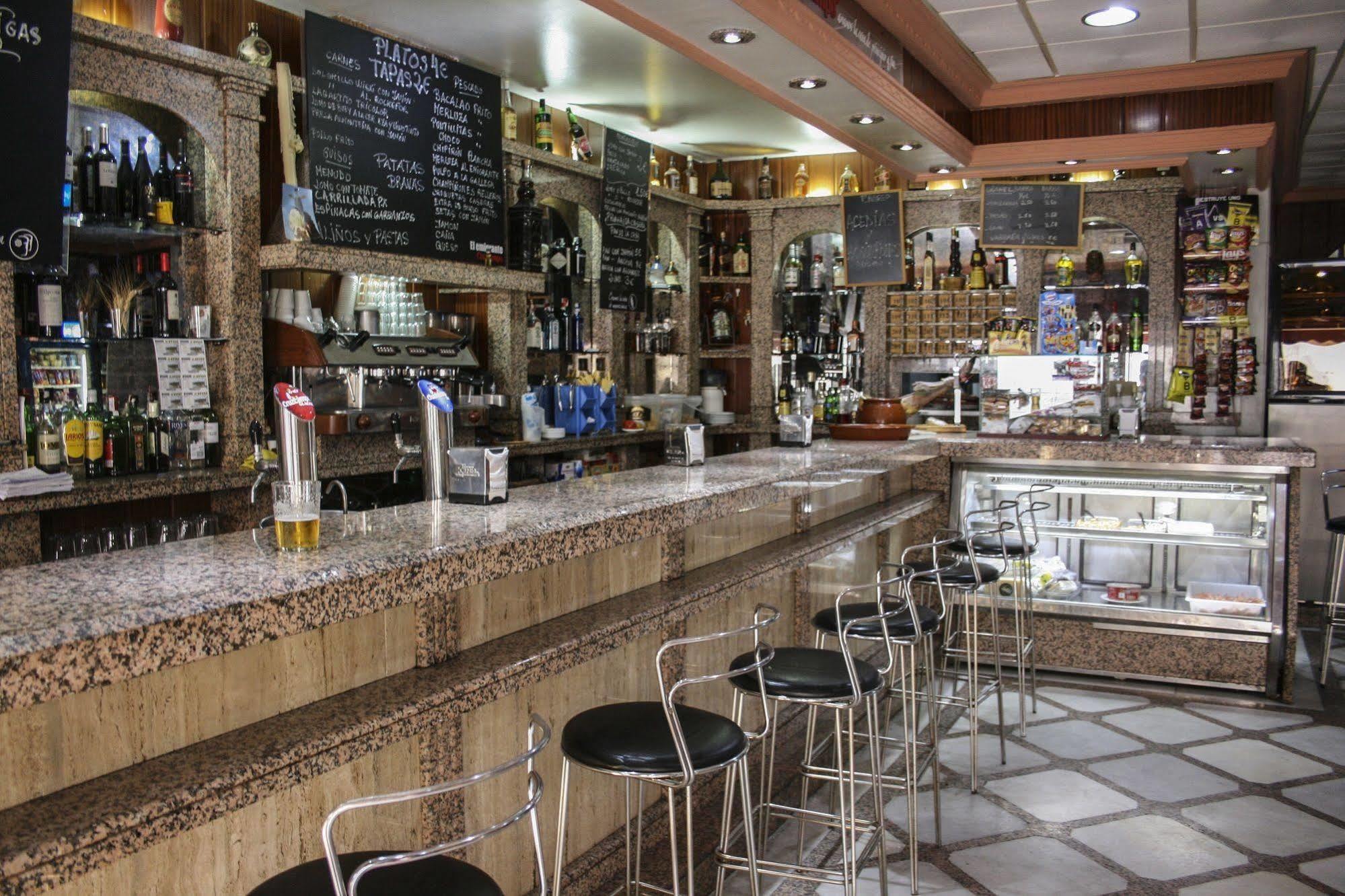 Hostal El Emigrante Dos Hermanas Luaran gambar