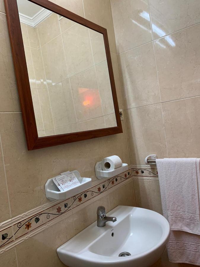 Hostal El Emigrante Dos Hermanas Luaran gambar