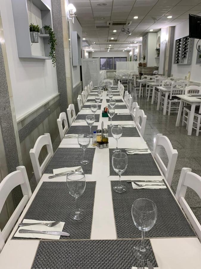Hostal El Emigrante Dos Hermanas Luaran gambar