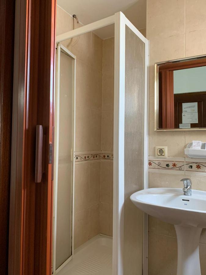 Hostal El Emigrante Dos Hermanas Luaran gambar