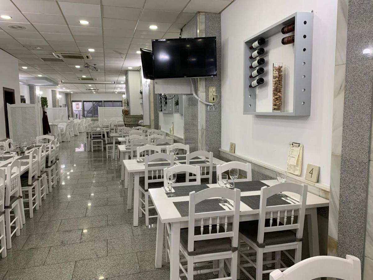Hostal El Emigrante Dos Hermanas Luaran gambar